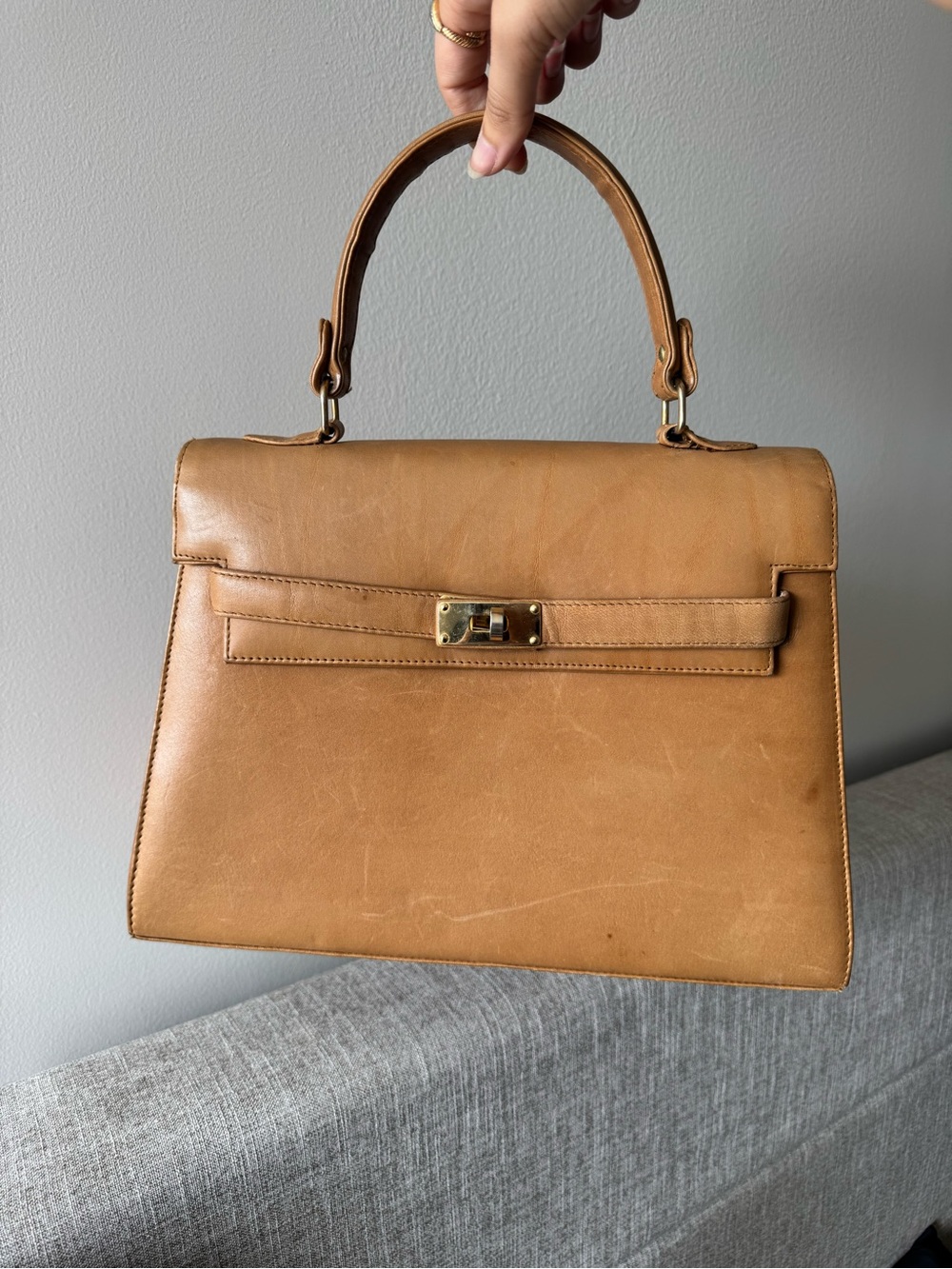 Vintage beige structured bag